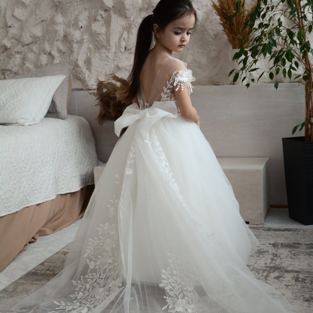 BRAND NEW Flower girl dress gown with train and bustle size 2